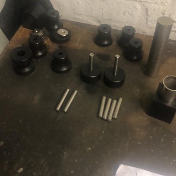 Adjustable feet bushes